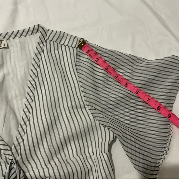 NWOT Abercrombie and Fitch Women’s White and Blue stripe blouse Size S - Picture 7 of 8